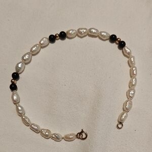 Elegant Pearl and Black Bead Bracelet